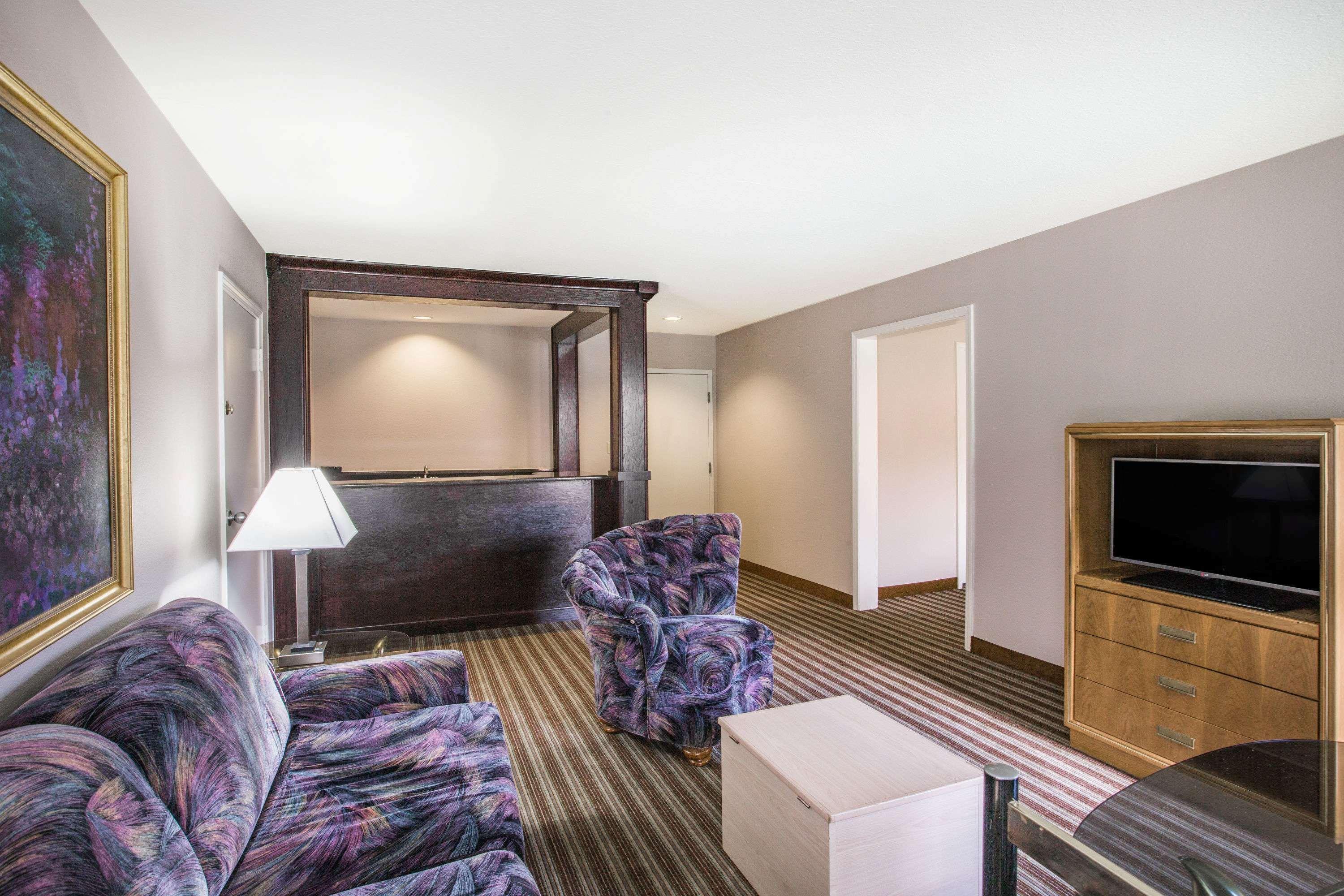 Super 8 By Wyndham Oxford Otel Dış mekan fotoğraf