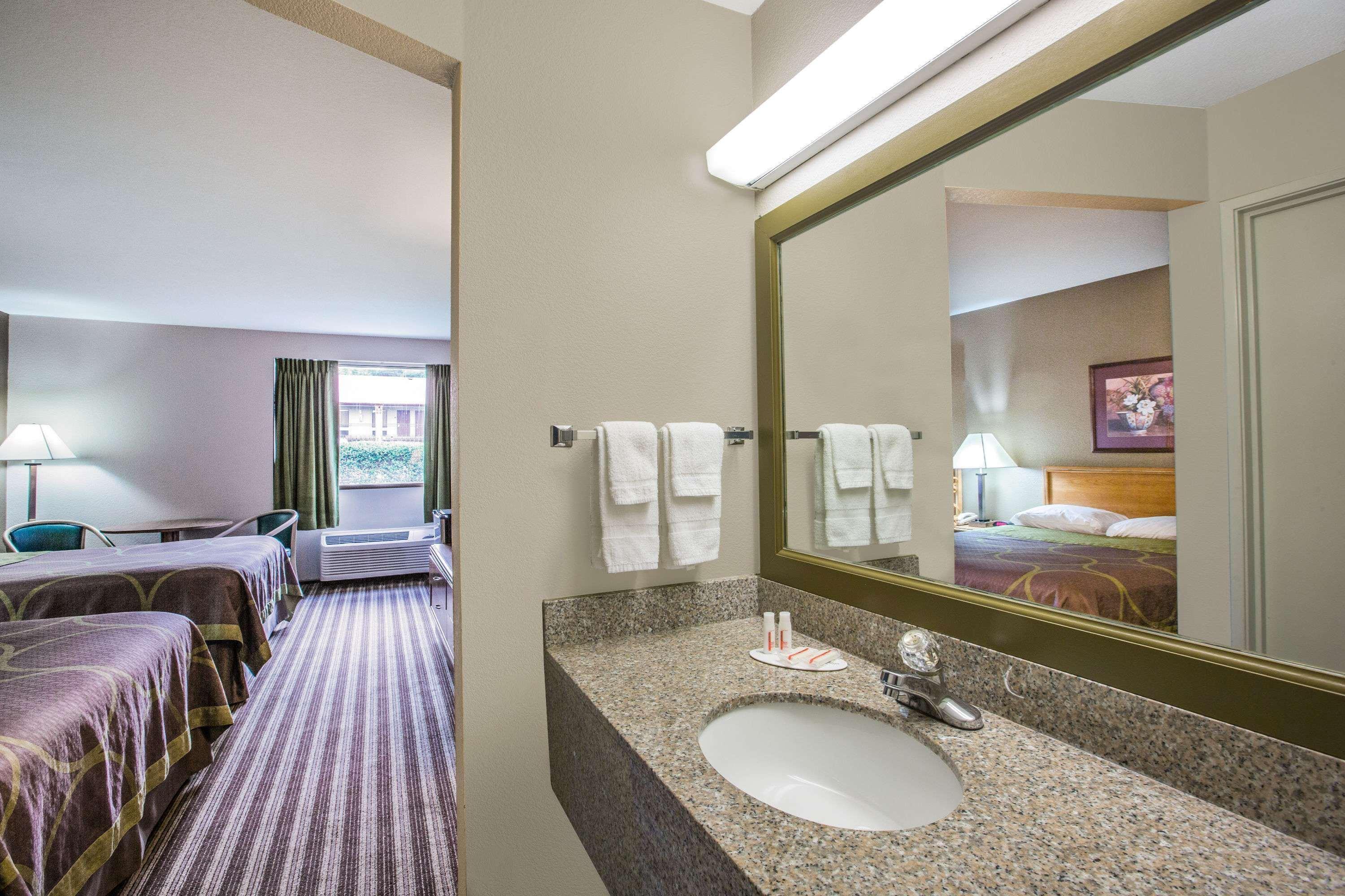 Super 8 By Wyndham Oxford Otel Dış mekan fotoğraf